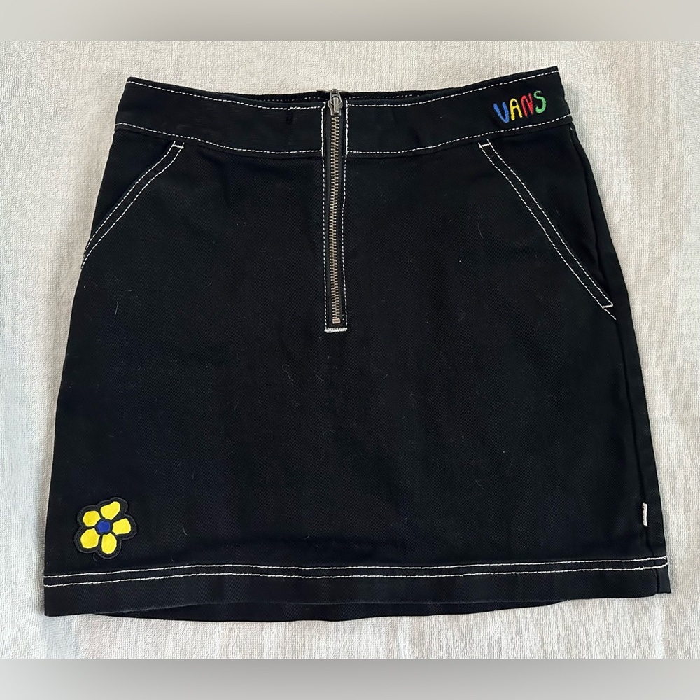 VANS Womens Off The‎ Wall Brighton Skirt Limited, Zip, Embroidered - Size Small